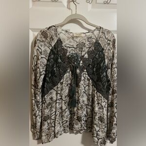 Preowned c’isa peasant top. Size L